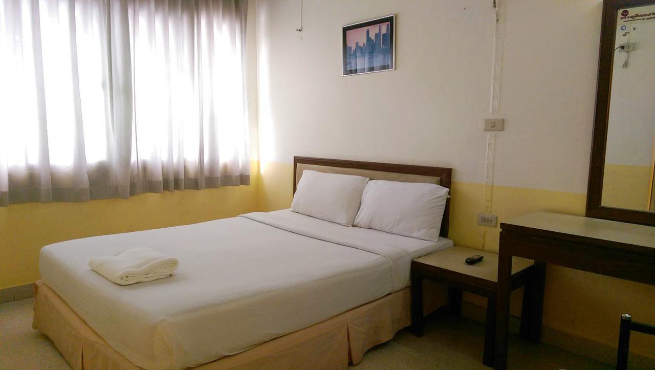 โรงแรมวัฒนาตรัง Extérieur photo